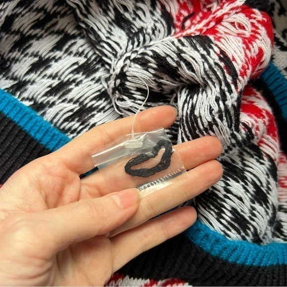 BEST American Clothing Company Vintage Black White Red Blue Houndstooth Sweater - Picture 11 of 12